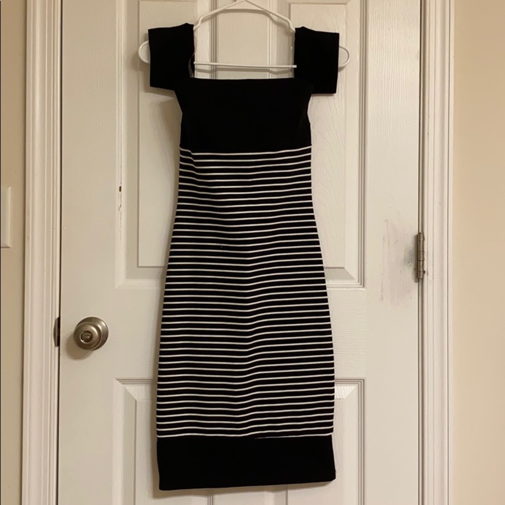 Lulu’s Black White Striped Sexy Bodycon Dress Back Zipper Rayon-blend Size Small